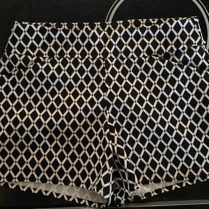 Premise skirt. Size Large